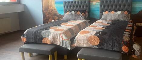 3 habitaciones, tabla de planchar con plancha, wifi y ropa de cama