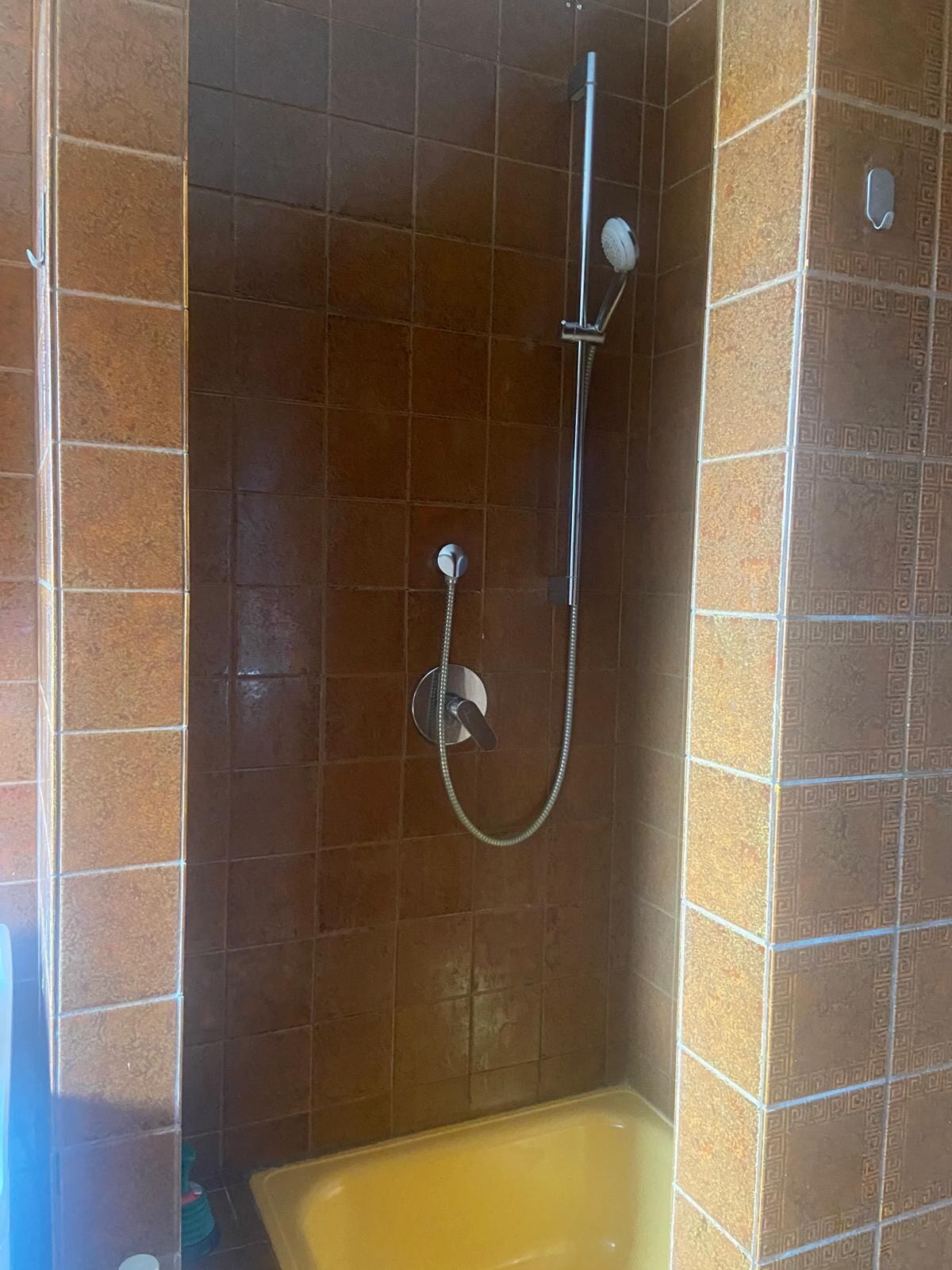 Haartrockner, Handtücher, Toilettenpapier
