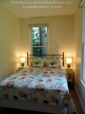 2 bedrooms, WiFi, bed sheets - The Little Skipper (Wells)