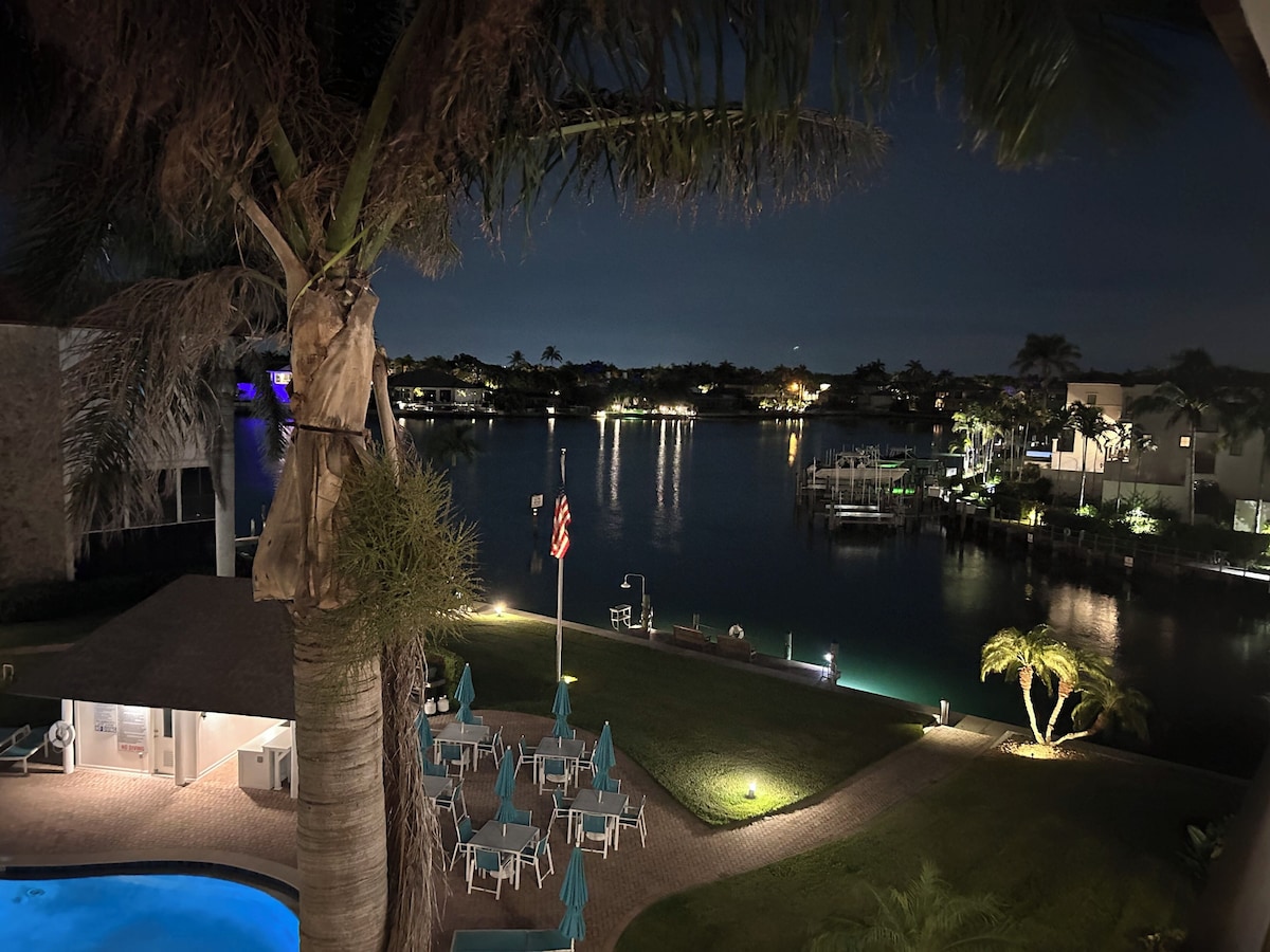 Photo 32 of Charming Bordeaux Club Condo-panoramic Gulf views in The Moorings, Naples