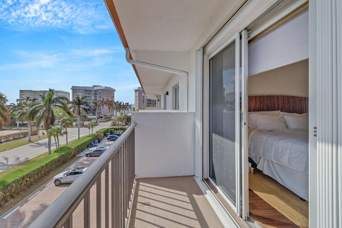 Photo 20 of Charming Bordeaux Club Condo-panoramic Gulf views in The Moorings, Naples
