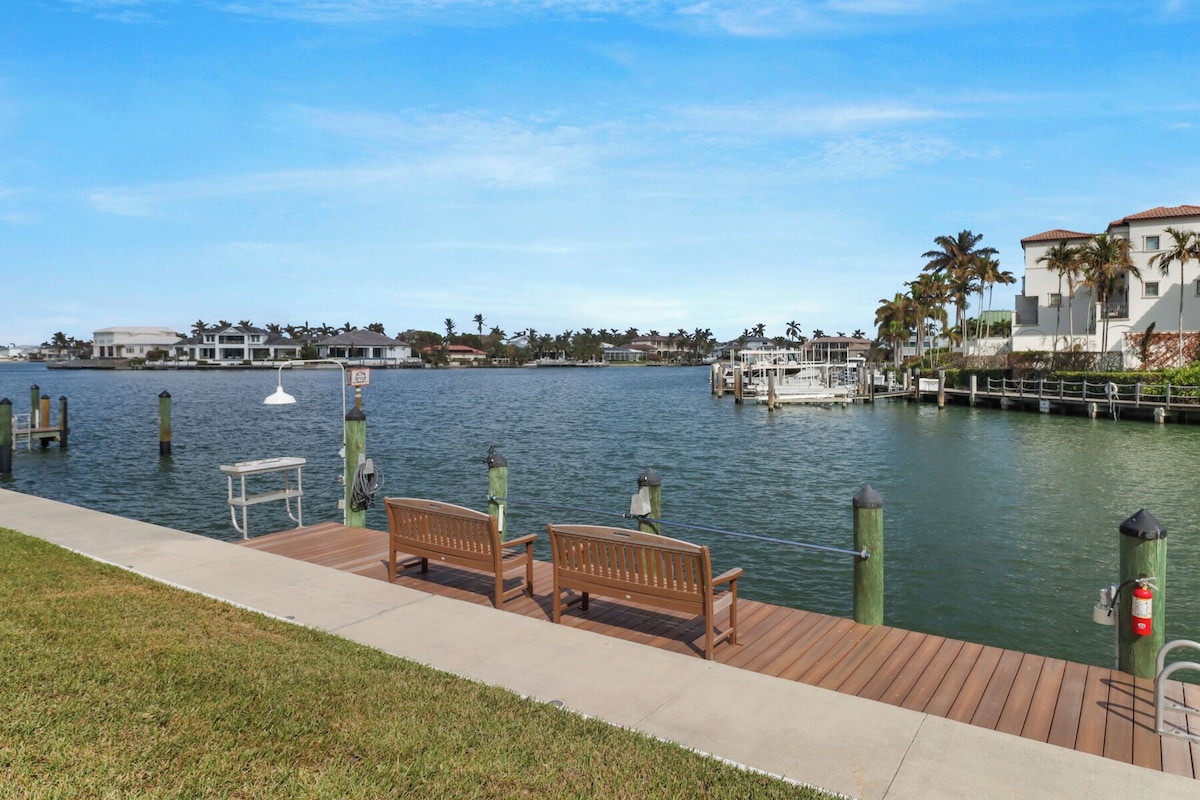 Photo 26 of Charming Bordeaux Club Condo-panoramic Gulf views in The Moorings, Naples