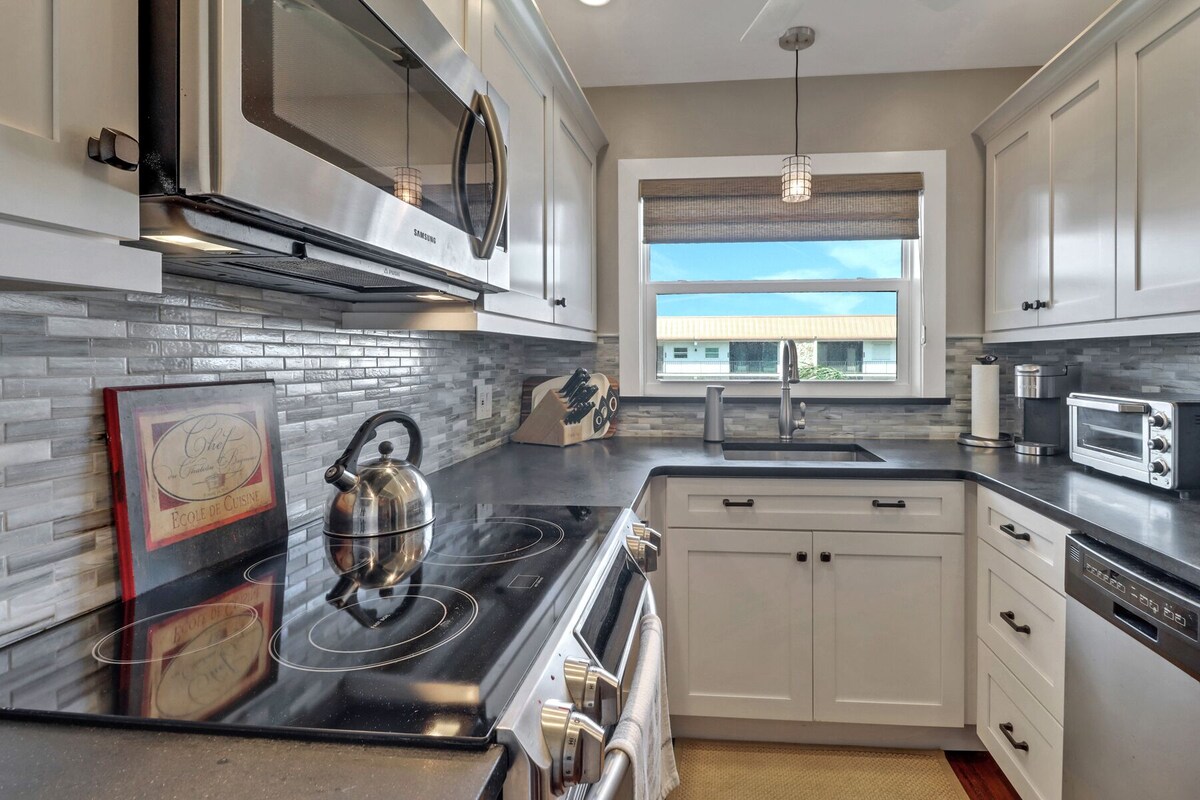 Photo 6 of Charming Bordeaux Club Condo-panoramic Gulf views in The Moorings, Naples