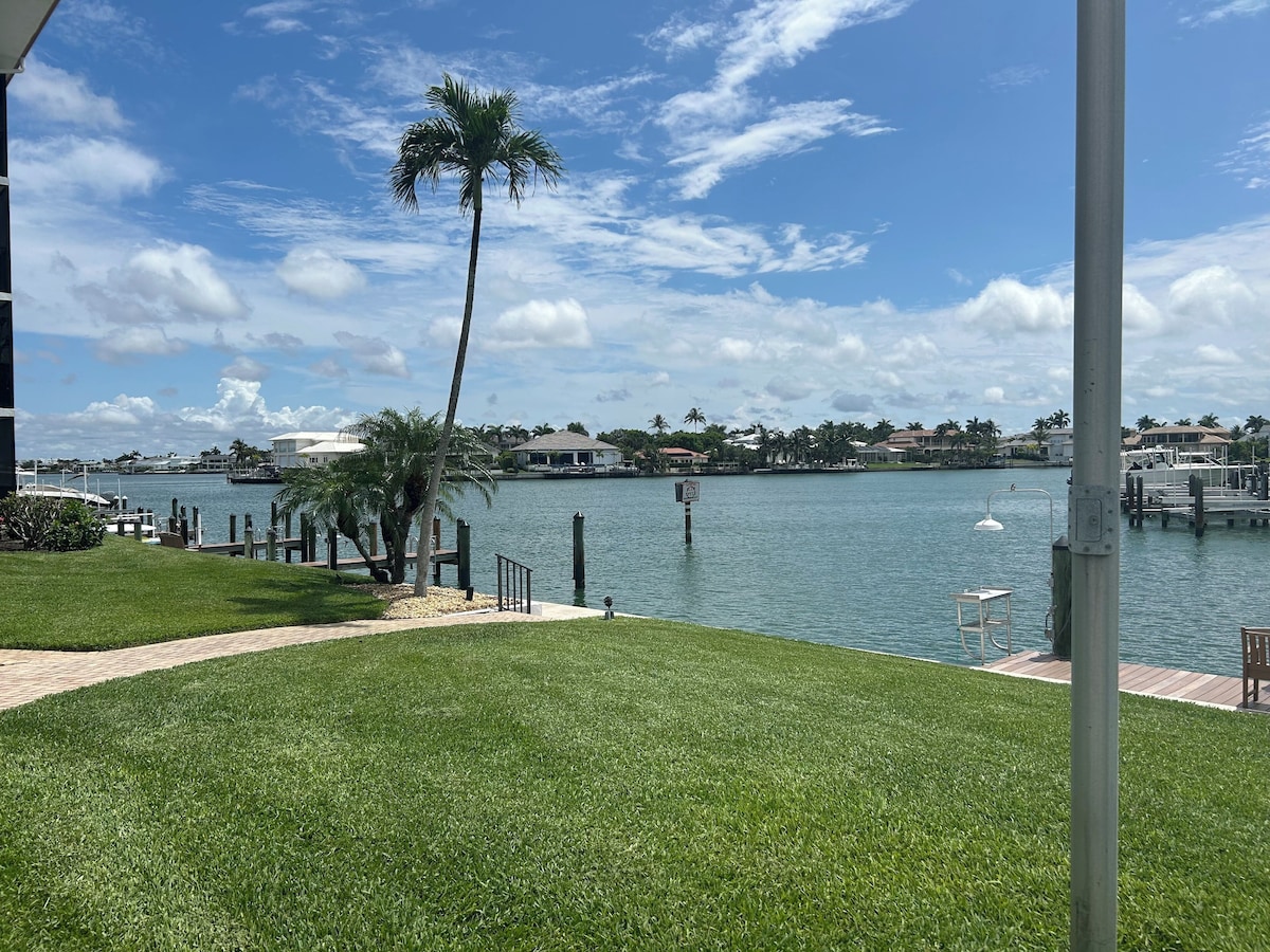 Photo 31 of Charming Bordeaux Club Condo-panoramic Gulf views in The Moorings, Naples