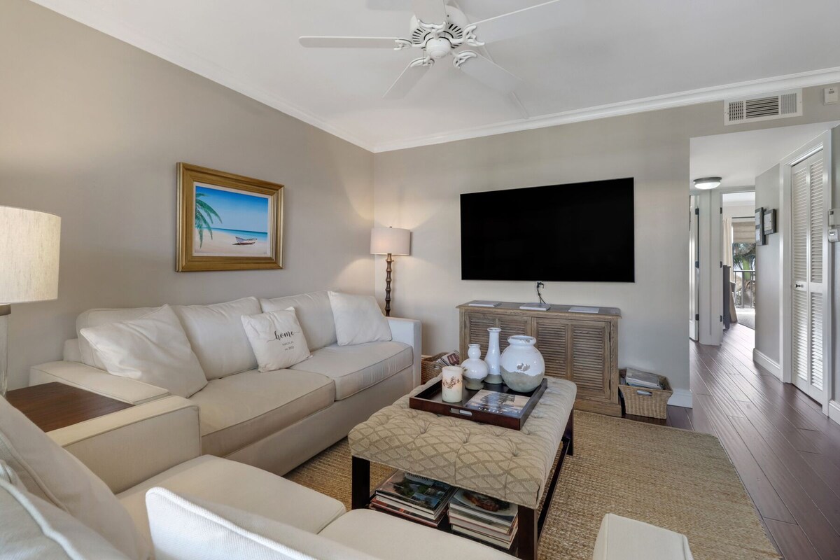 Photo 8 of Charming Bordeaux Club Condo-panoramic Gulf views in The Moorings, Naples