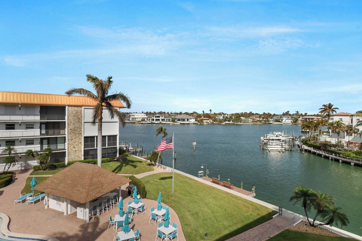 Photo 23 of Charming Bordeaux Club Condo-panoramic Gulf views in The Moorings, Naples