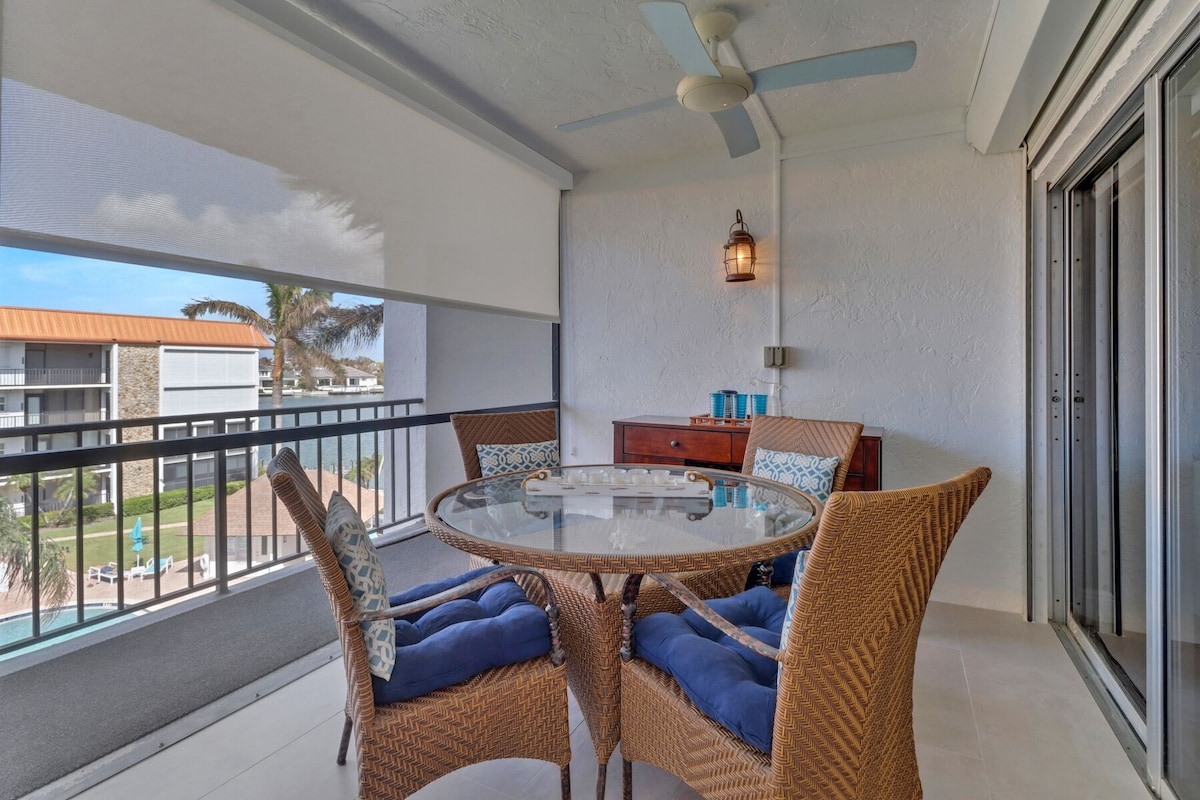 Photo 12 of Charming Bordeaux Club Condo-panoramic Gulf views in The Moorings, Naples