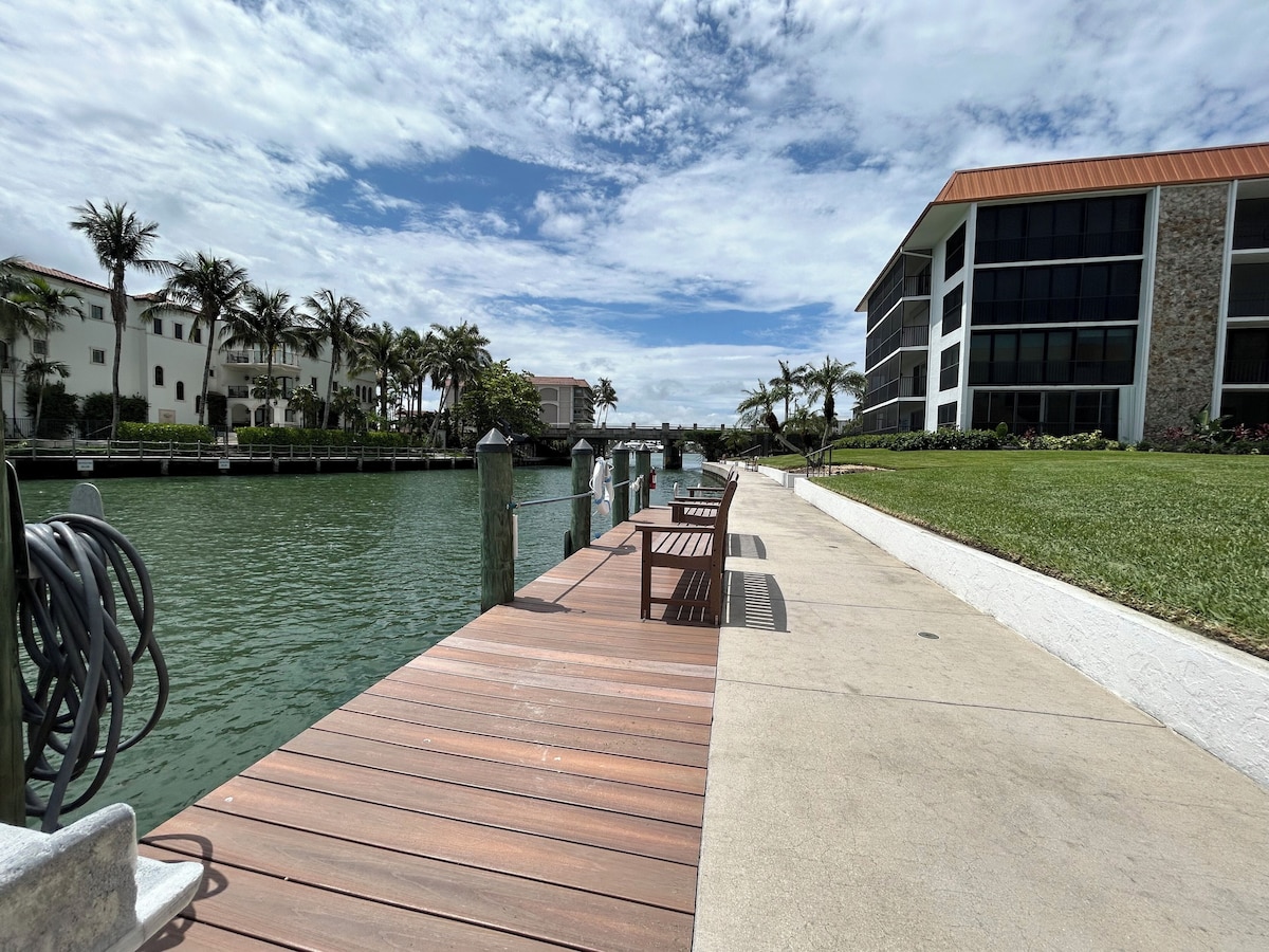 Photo 27 of Charming Bordeaux Club Condo-panoramic Gulf views in The Moorings, Naples