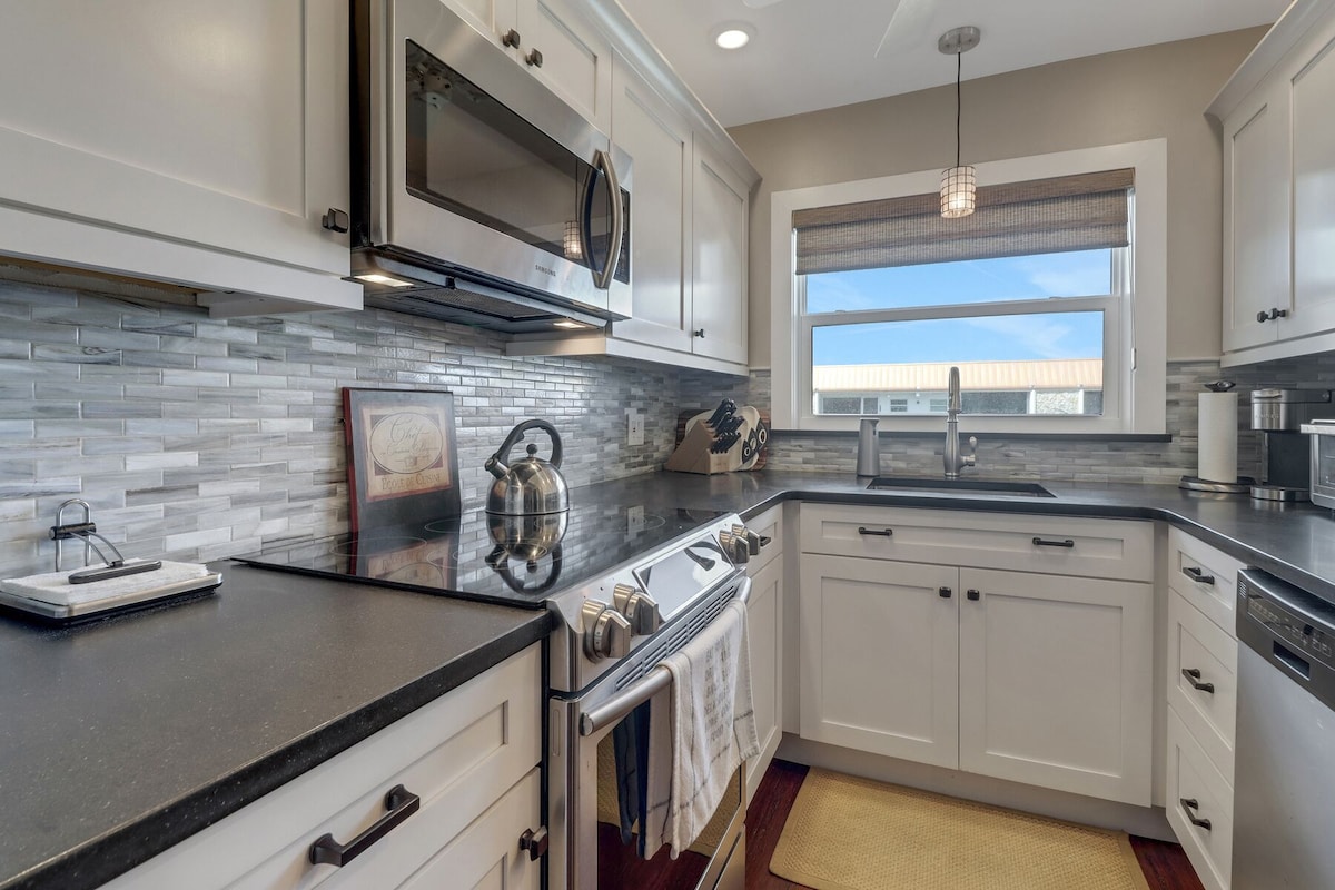 Photo 5 of Charming Bordeaux Club Condo-panoramic Gulf views in The Moorings, Naples