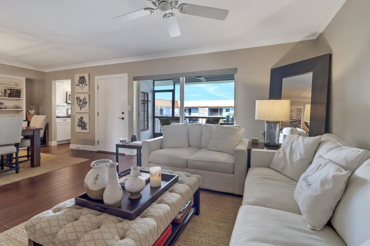 Photo 9 of Charming Bordeaux Club Condo-panoramic Gulf views in The Moorings, Naples