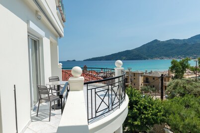 Ellinas Hotel