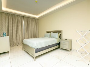 2 bedrooms, iron/ironing board, WiFi