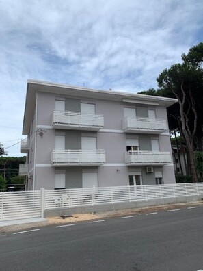 Apartment, 2 Bedrooms, Patio | Exterior