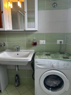 Apartamento, 2 habitaciones, fumadores, balcón | Baño