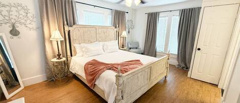 1 habitación, tabla de planchar con plancha, cuna de viaje y wifi