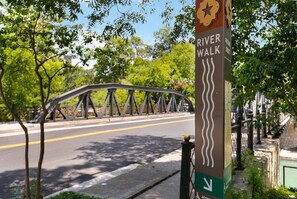 Exterior detail - 1BR/1BA Walk Downtown Riverwalk, Golf, Zoo & Pearl (San Antonio)