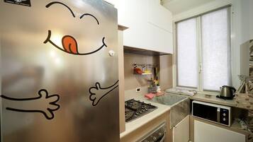 Stovetop, dishwasher, coffee/tea maker