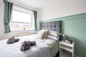 5 chambres, fer et planche à repasser, Wi-Fi, draps fournis