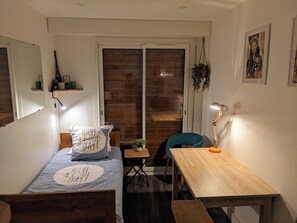1 bedroom, bed sheets