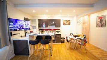 Premium Apartment, 1 Double Bed with Sofa bed, Non Smoking, Hot Tub | Living area