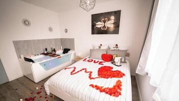Appartement Premium, 1 lit double et 1 canapé-lit, non-fumeurs, bain à remous | Literie de qualité supérieure, matelas mémoire de forme
