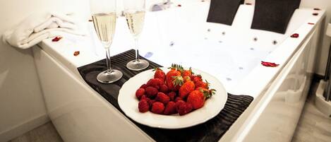 Deluxe Apartment, 1 Katil Kelamin (Double) dengan Katil Sofa, Hot Tub, Garden View | Langsir/tirai gelap terus, Wi-fi percuma