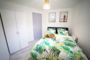 Apartamento Premium, 1 cama doble con sofá cama, sauna, vistas al jardín | Ropa de cama de alta calidad, colchones viscoelásticos, cortinas opacas
