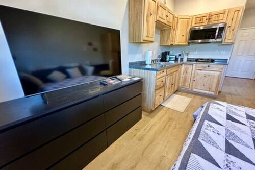 1 AZ Monthly + Utilities +Wifi + Comfortable Studio