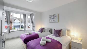 3 bedrooms, iron/ironing board, WiFi, bed sheets
