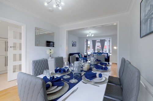 Cozy 3BR Family Retreat | Secluded Garden Near Wembley Stadium