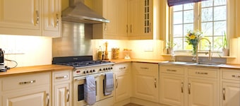 Telegraph House by inspirestays.com - a house that sleeps 10 guests in 4 bedrooms