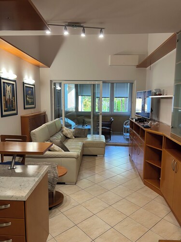 Quiet apt in Portorož with WiFi, AC, kitchen, terrace & parking, 2 min from sea.