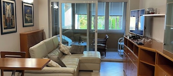 Quiet apt in Portorož with WiFi, AC, kitchen, terrace & parking, 2 min from sea.
