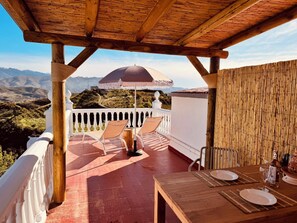 Outdoor dining - Spacious studio with private terrace and panoramic views at Casa Bambú (Vélez-Málaga)