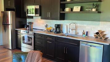Coffee/tea maker, fridge, microwave, oven
