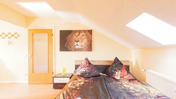 3 Schlafzimmer, Zimmersafe, Schreibtisch, Bügeleisen/Bügelbrett