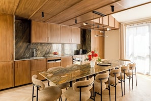 Fridge, microwave, oven, stovetop - Merveil - Signature Suite - Tour Eiffel -Desaix II (Paris)