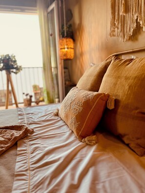 1 bedroom, WiFi, bed sheets