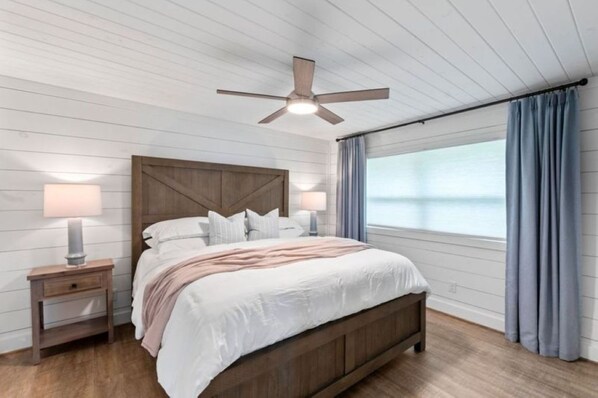 3 bedrooms, WiFi, bed sheets, wheelchair access