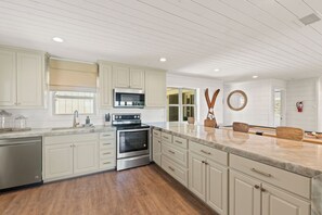 Private kitchen - The Mallard on Blue Cove at Cedar Creek Lake with Hot tub! (Gun Barrel City)