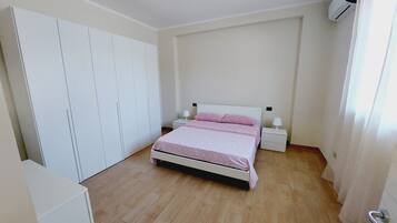 1 Schlafzimmer, BĂŒgeleisen/BĂŒgelbrett, BettwĂ€sche