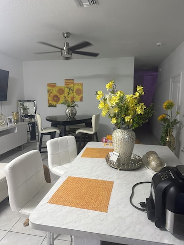 Charming 1-bedroom apartment with Wi-Fi, AC in marvelous Florida City.