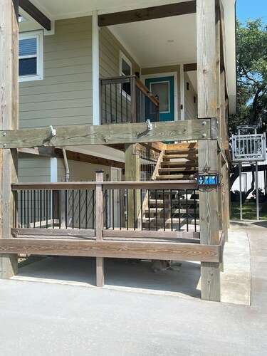 Charming 3-bedroom house in Port O'Connor. Relax after a day at beach or fishing