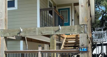 Charming 3-bedroom house in Port O'Connor. Relax after a day at beach or fishing
