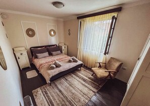 1 habitación, tabla de planchar con plancha, wifi y ropa de cama 