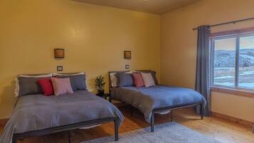 3 Schlafzimmer, Schreibtisch, Reisekinderbett, kostenloses WLAN