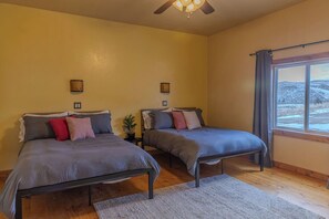 3 Schlafzimmer, Schreibtisch, Reisekinderbett, kostenloses WLAN