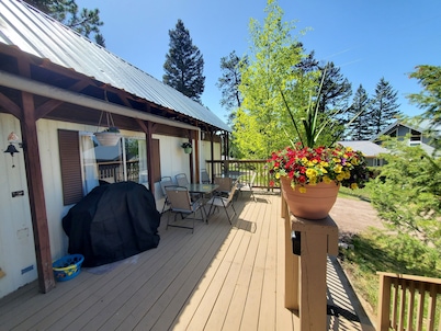 Lake side Trailer home with WiFi in Seeley Lake & Shared Dock Access!