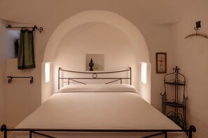 4 bedrooms, desk, iron/ironing board, free WiFi - Authentic Trullo 8 pax | Garden Nordic tub spa | Nature retreat | Itria Valley (Cisternino)
