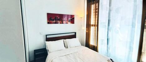 1 bedroom, bed sheets